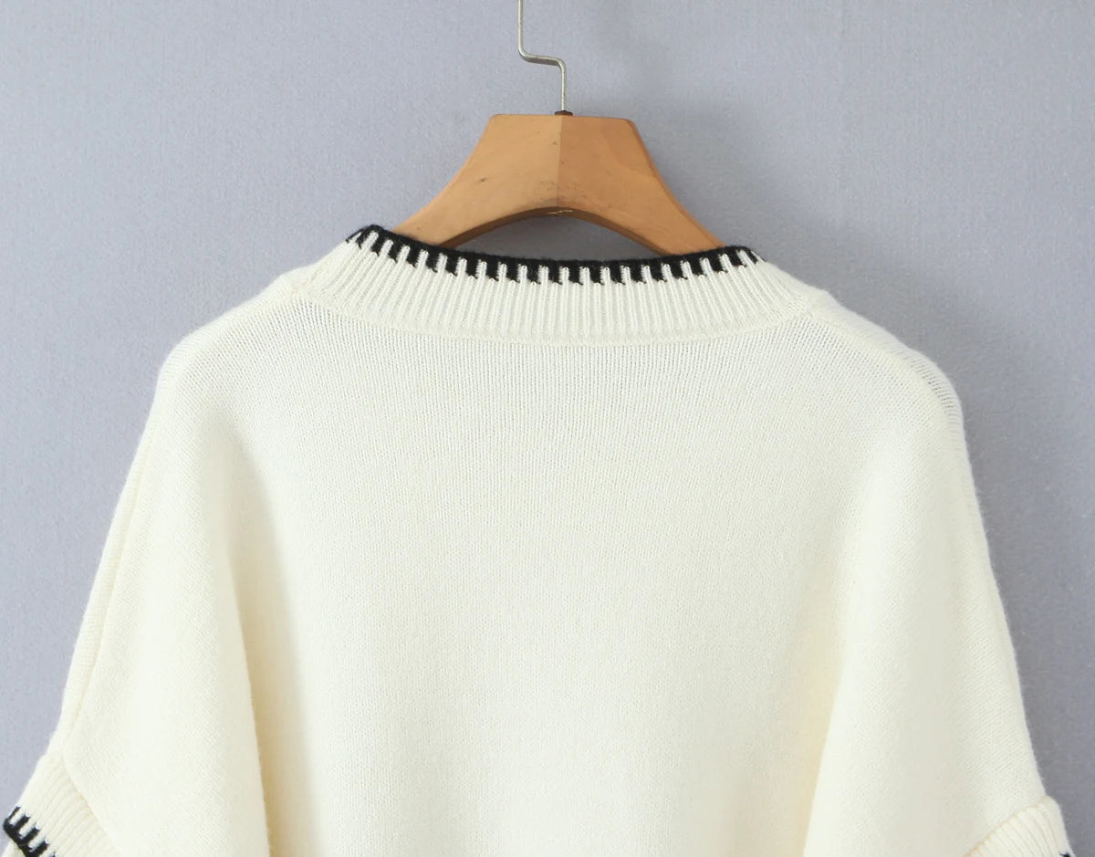 Winter Luxe Contrast Knit — Effortless Chic Pullover Sweater